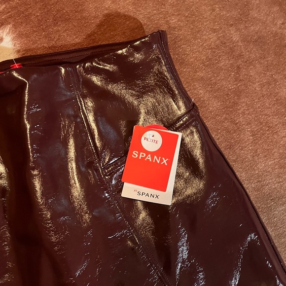 Spanx new with tag faux leather Ruby red high rise legging
Size small - Picture 4 of 8